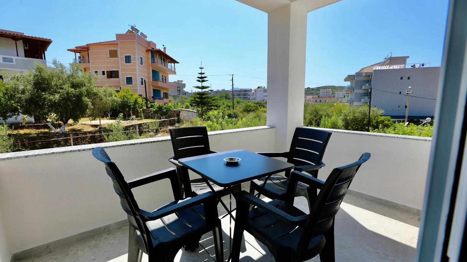 Klejvi Apartments 卡萨米尔