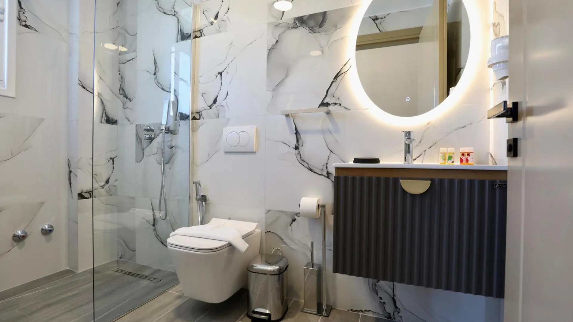 Klejvi Apartments 卡萨米尔